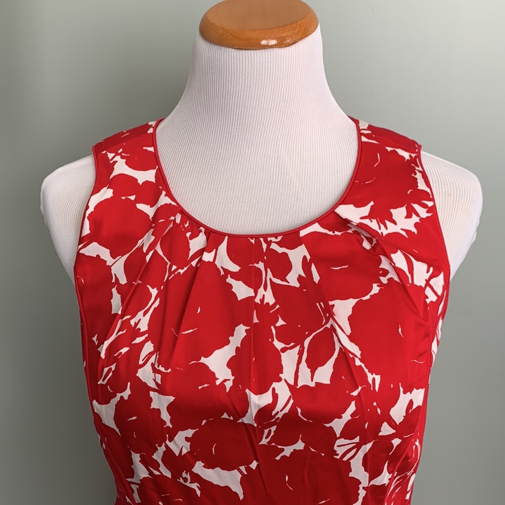 NWT Talbots sleeveless dress size 8P Red White Floral Fit & Flare with Pockets - Picture 2 of 6
